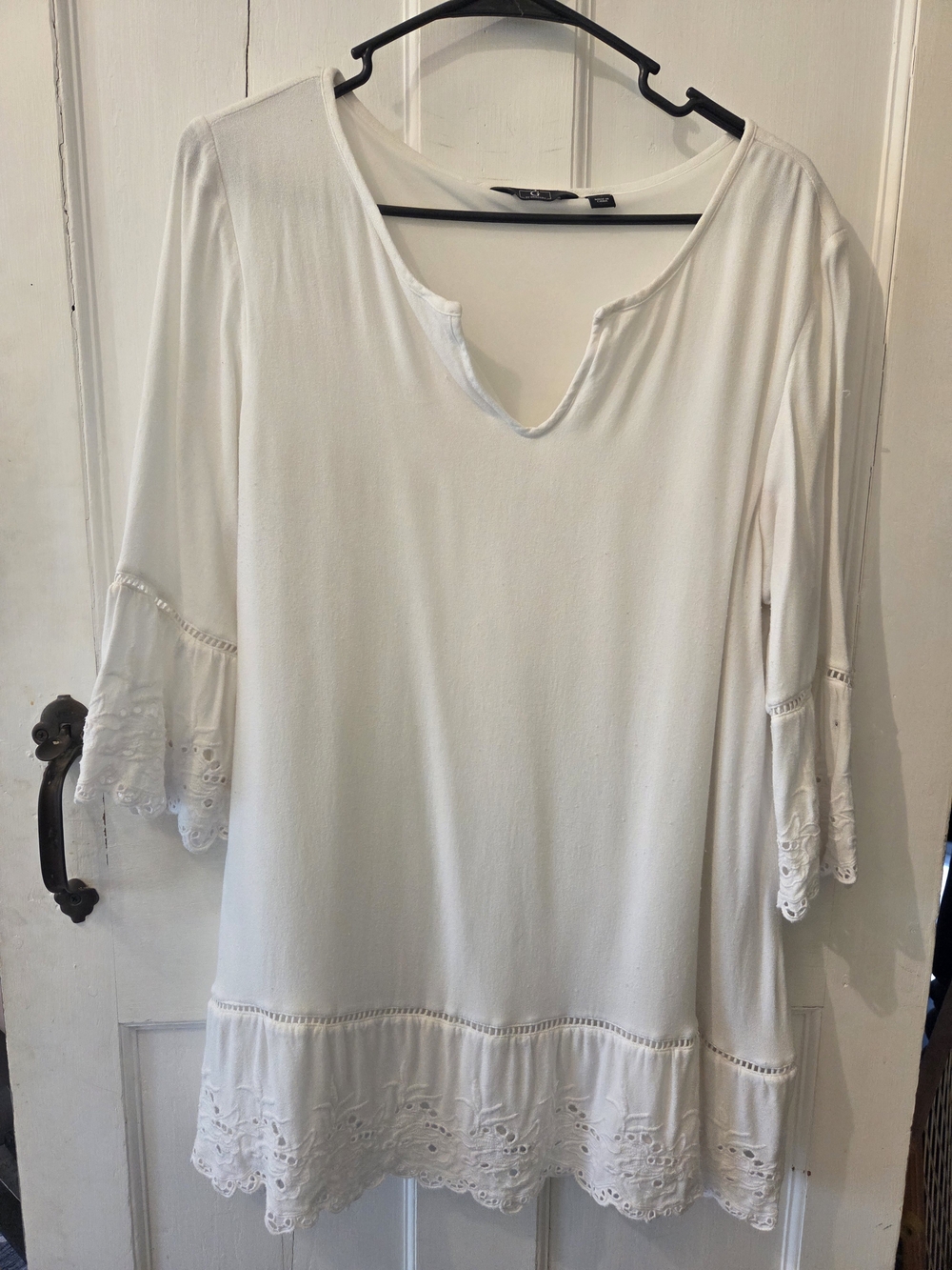 G by Giuliana White Eyelet Trim Tunic Top